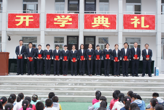绥德一中开学典礼现新风